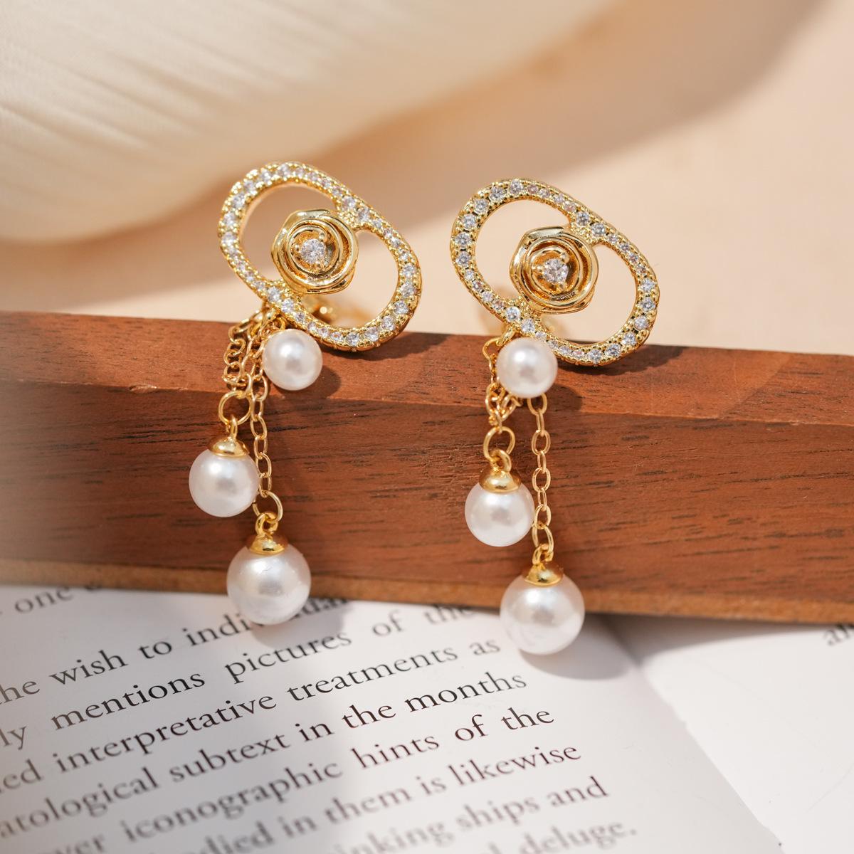 18k Gold-Plated Zirconia Flower Pearl Ear Cuff - Retro Style, Elegant High-End Jewelry