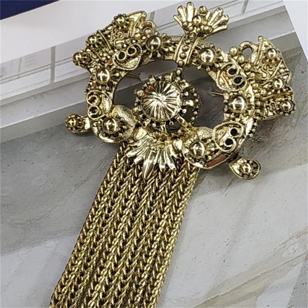 Vintage Gold Chain Fringed Brooch Medieval Jewelry Corsage Women'S Clothing Accessories Bronze Pin Clothing Accessories