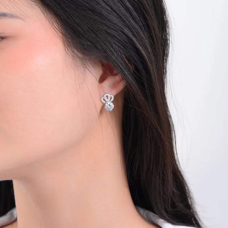 Beixi S925 Sterling Silver Crown Stud Earrings with Shiny Zirconia - Elegant and Luxurious Women's Jewelry