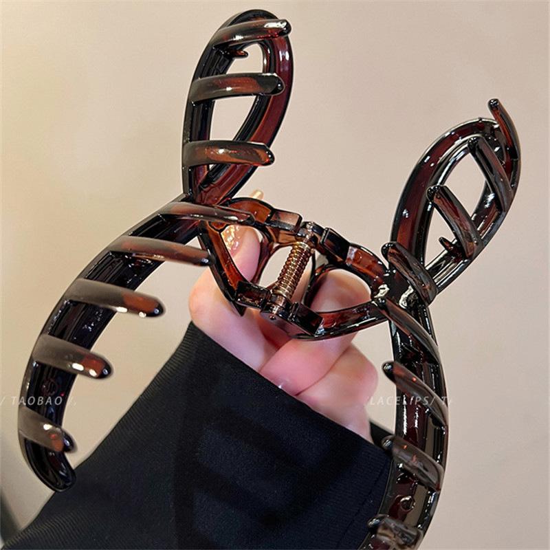 High-end temperament autumn and winter grab clip women's new simple and versatile back head hair shark clip hair clip headwear