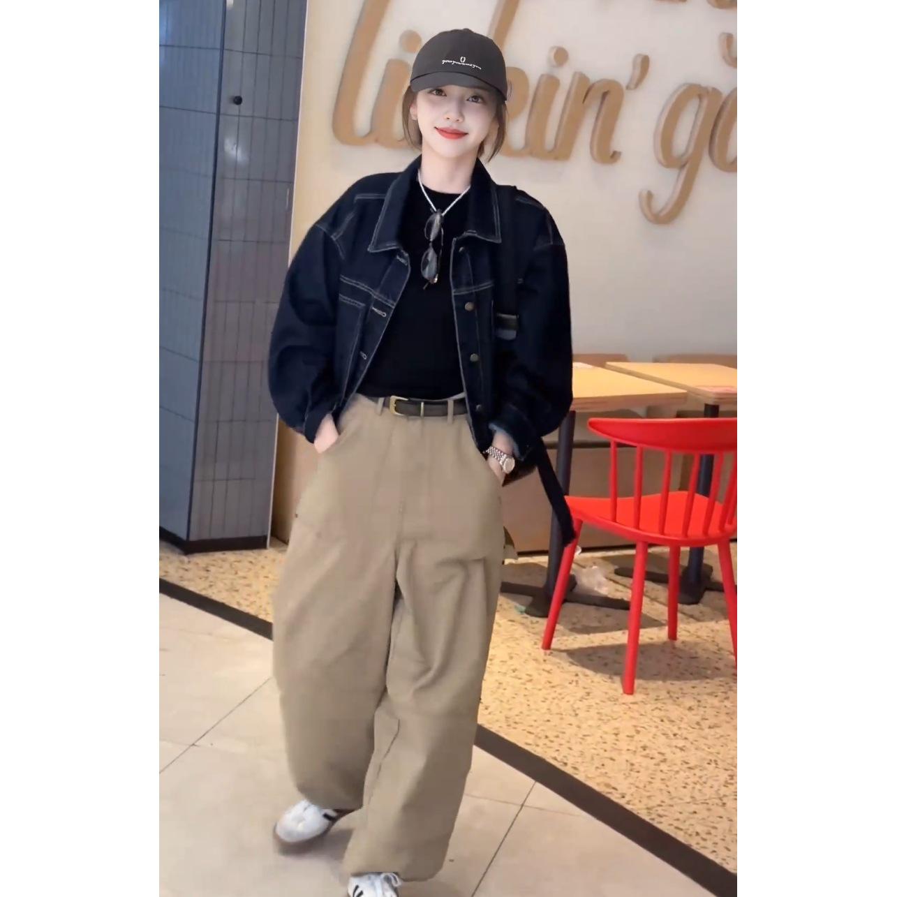 

Женская маленькая джинсовая куртка Весна 2025 - Стильный, свободный, повседневный топ XL (125-140 kg)