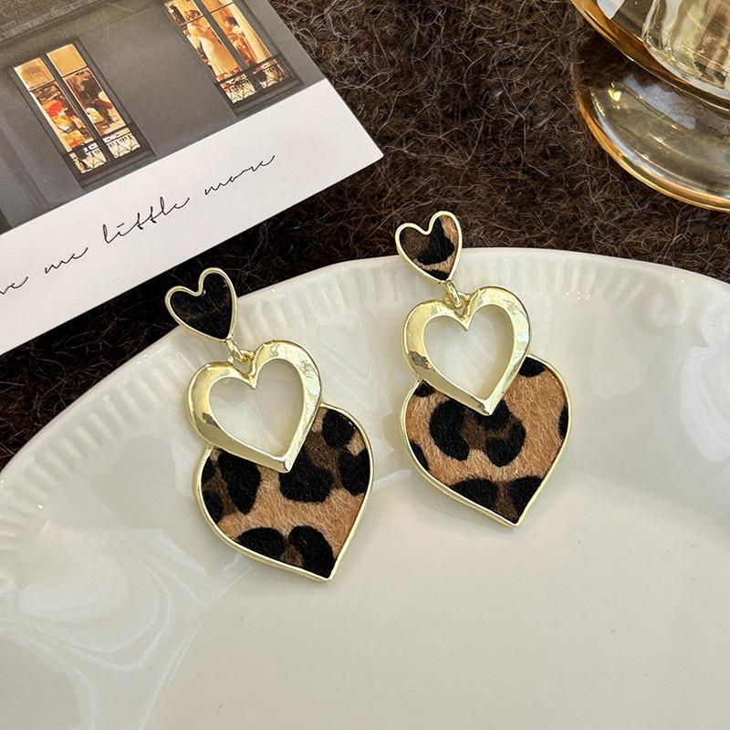 Новогодние Ретро Леопардовый Принт Сердцевидные Полые Дизайн в Стиле Маillard Модные Повседневные Серьги для Женщин