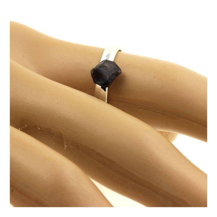 Pierres et Minéraux. Bague Saphir brut plaqué argent. 7.35 ct. Taille réglable.