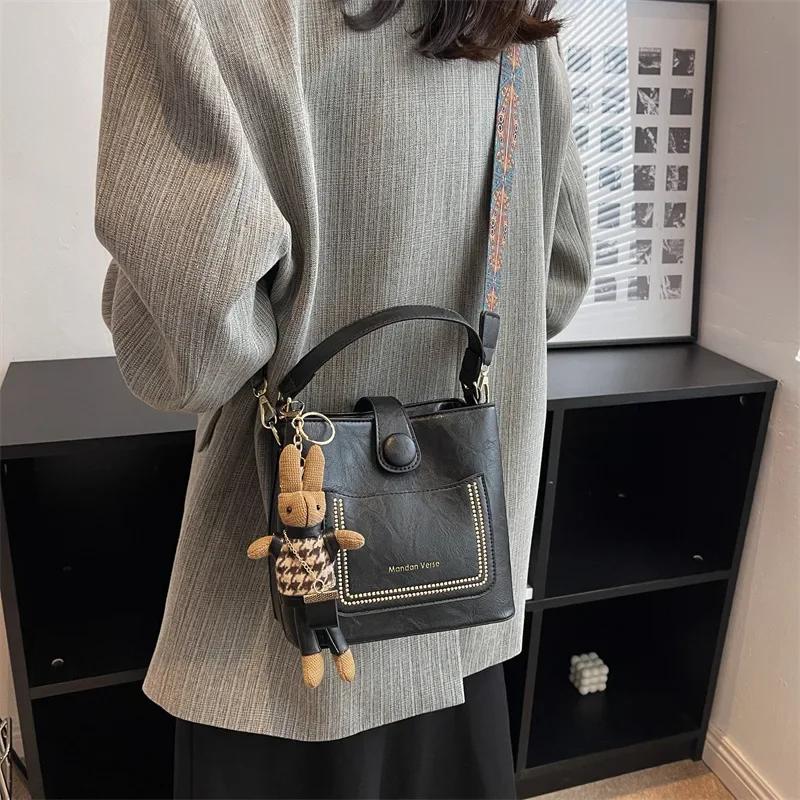 New Popular Design Bag for Women Autumn and Winter Shoulder Strap Crossbody Bag Retro Versatile Portable Bucket Bag