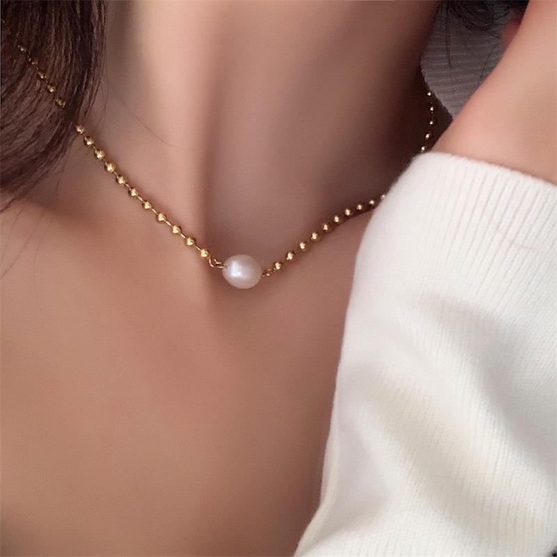 Retro European & American Freshwater Pearl Beaded Clavicle Necklace for Women - Fashionable, Unique Short Chain