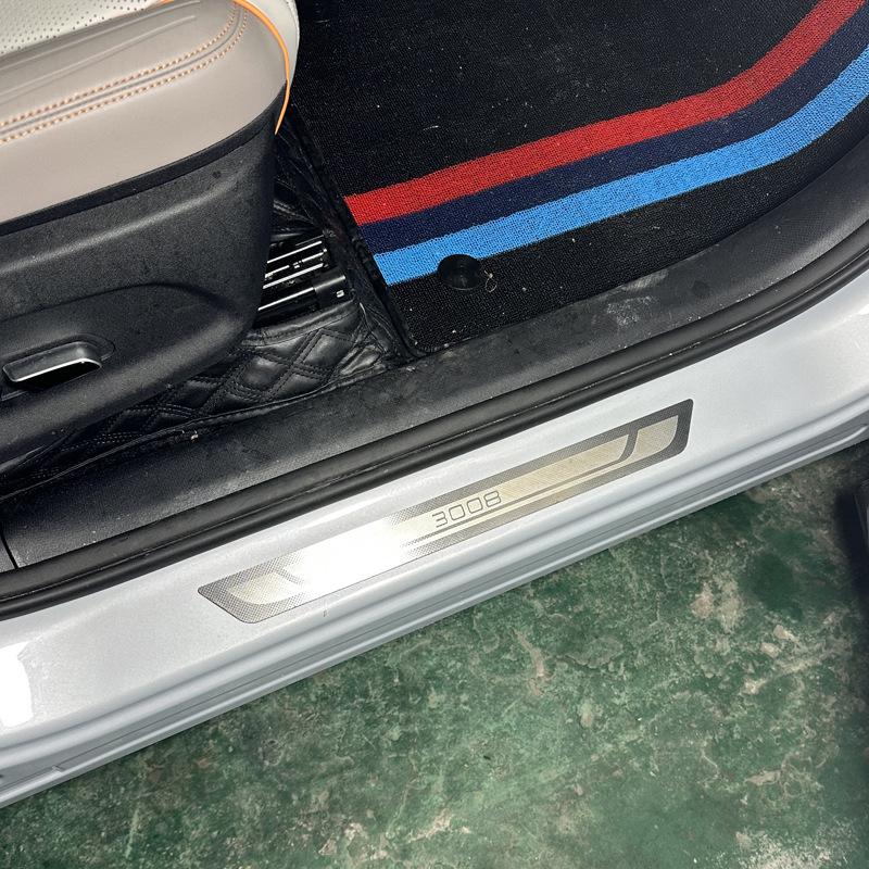 Защитная накладка на порог Peugeot 3008 из углеродного волокна