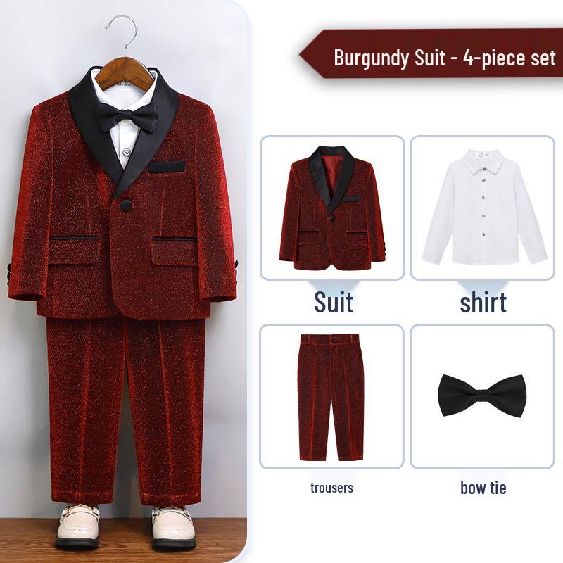 Chlapecký formální oblek v britském stylu pro družbu a klavírní vystoupení