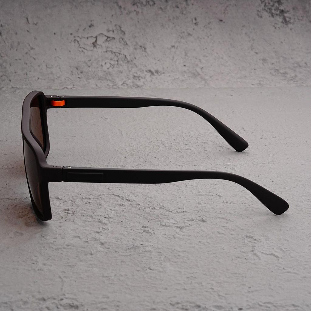 Pilot Men's Polarized Punk Style Sunglasses - Lightweight Sports Driving with Spring Hinges and Sun Protection.