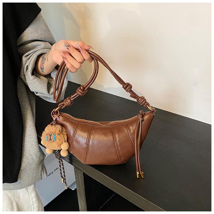 

Korean niche croissant women s 2025 new casual simple messenger dumpling bag daily commuter mobile phone bag no pendant темно-коричневого