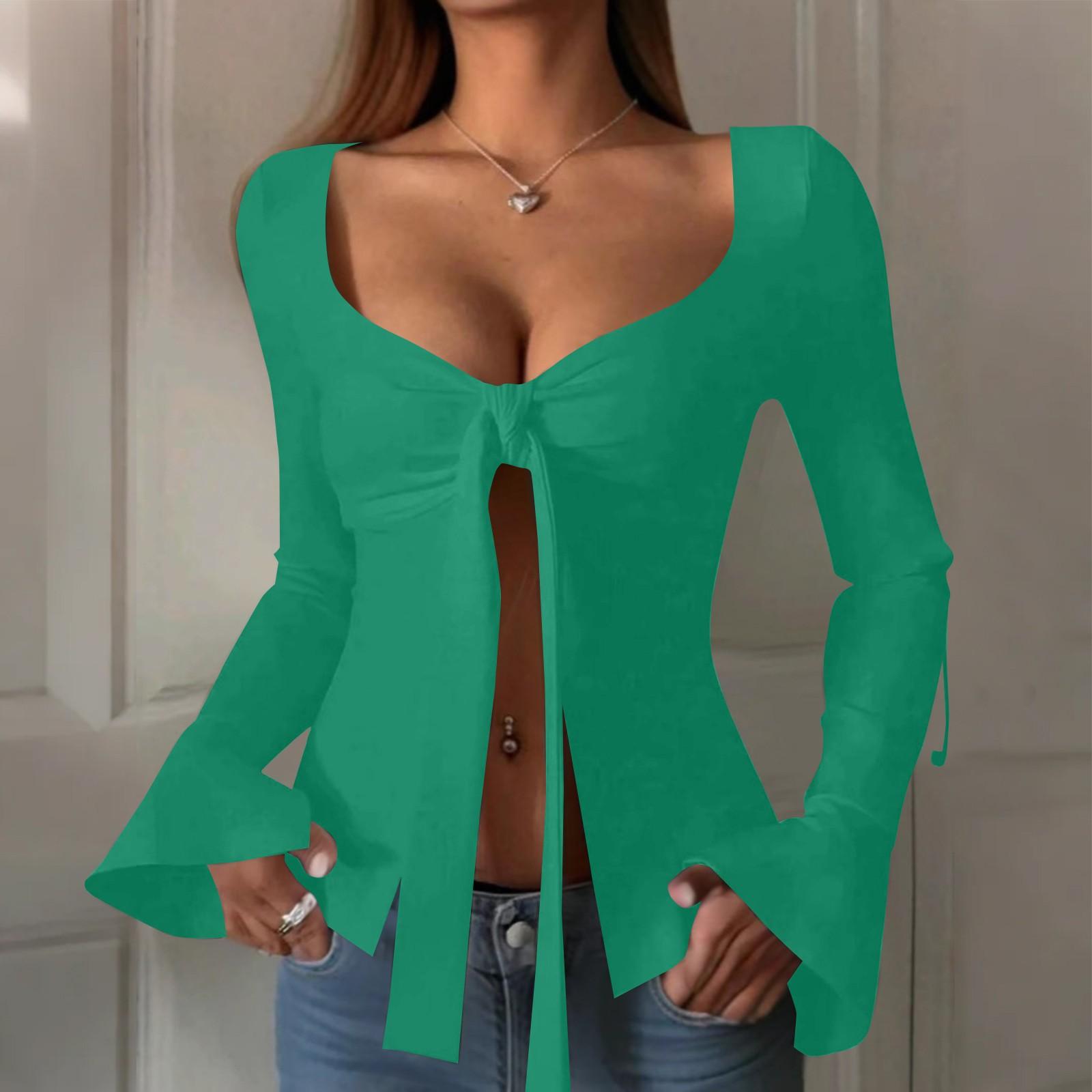 

Женская сексуальная однотонная футболка с перекрученными рукавами-трубами и разрезом, открывающим пупок L зелёный