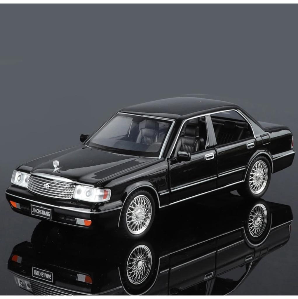1/32 Toyota Crown Alloy Car Model Sound and Light Pull Back Children's Toy Collectibles Birthday gift