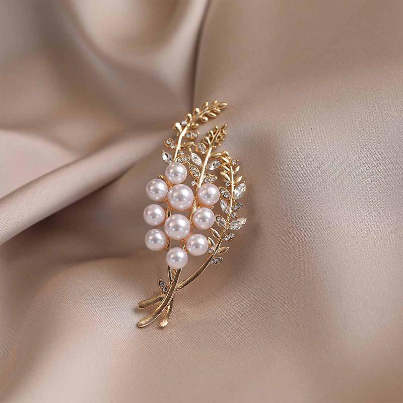 Metal Butterfly Brooch High-End Luxury Accessory Fashionable Retro Corsage Clothing Pin Anti-Exposure Jewelry
