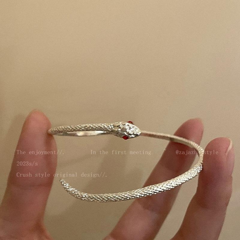 Silver Snake Winding Bracelet Women's Summer Niche Exquisite Bracelet Design Sense Individual Cold Wind Jewelry Irregular Design