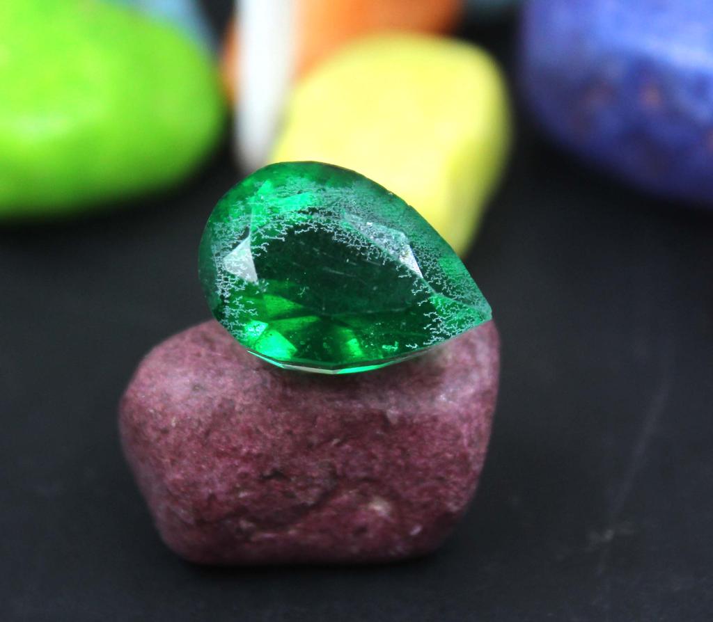 9.20 Carat Valentine's Day Pear Shape Green Emerald Colombia Certified Gemstone SN146