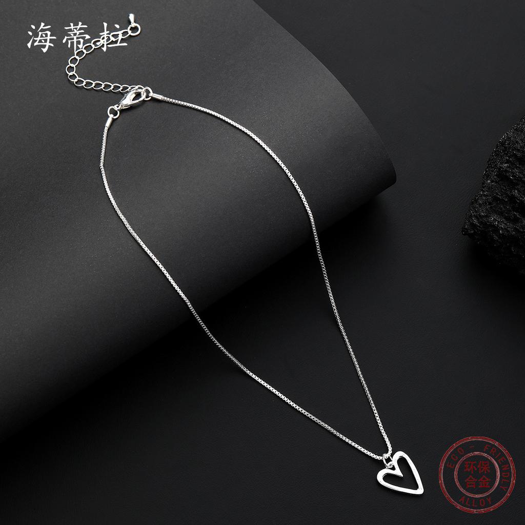 Love hollow small pendant, fashionable and simple smooth heart-shaped women's versatile love necklace