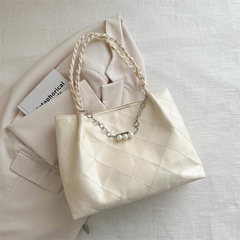 

Fashionable Large Capacity Commuter Shoulder Bag For Women In Trendy Black