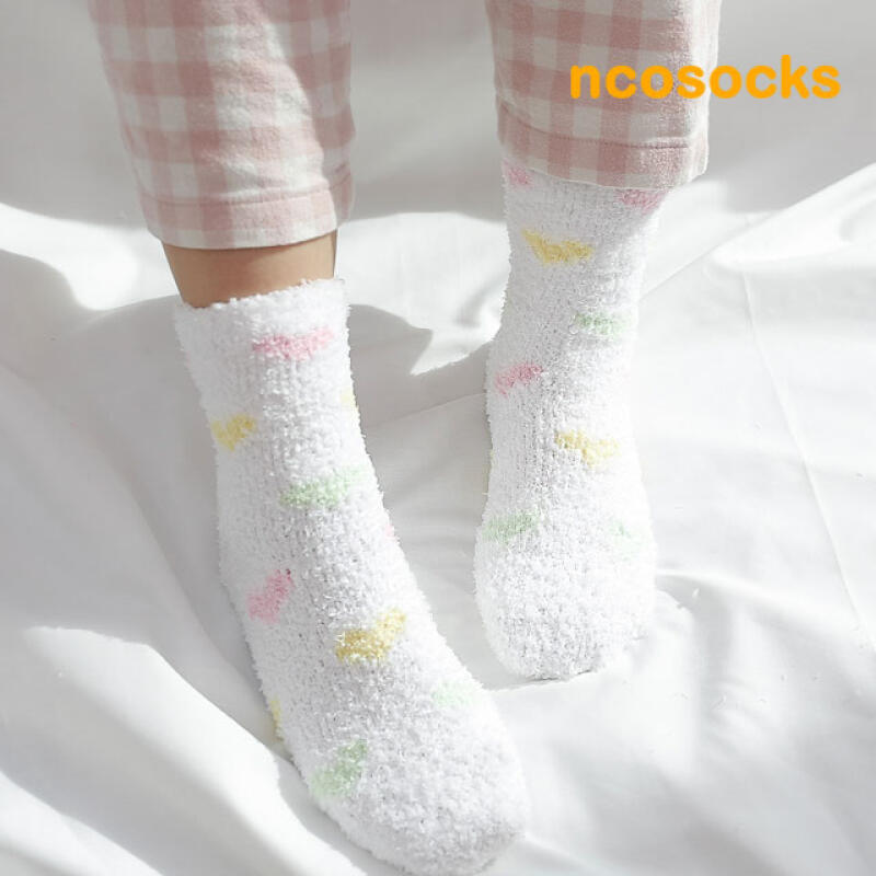 wint003_A little thicker heart-shaped sleep socks white