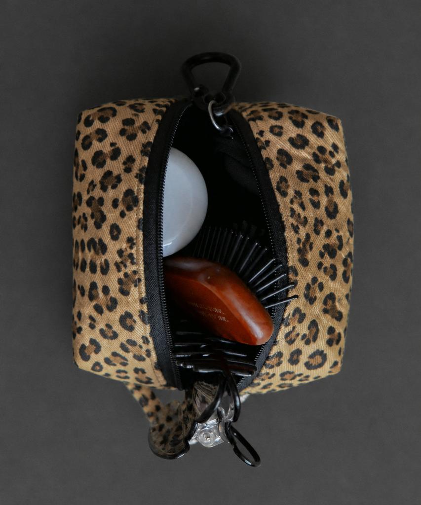 Donutvinylshop Leopard Handle Cube Pouch (S)