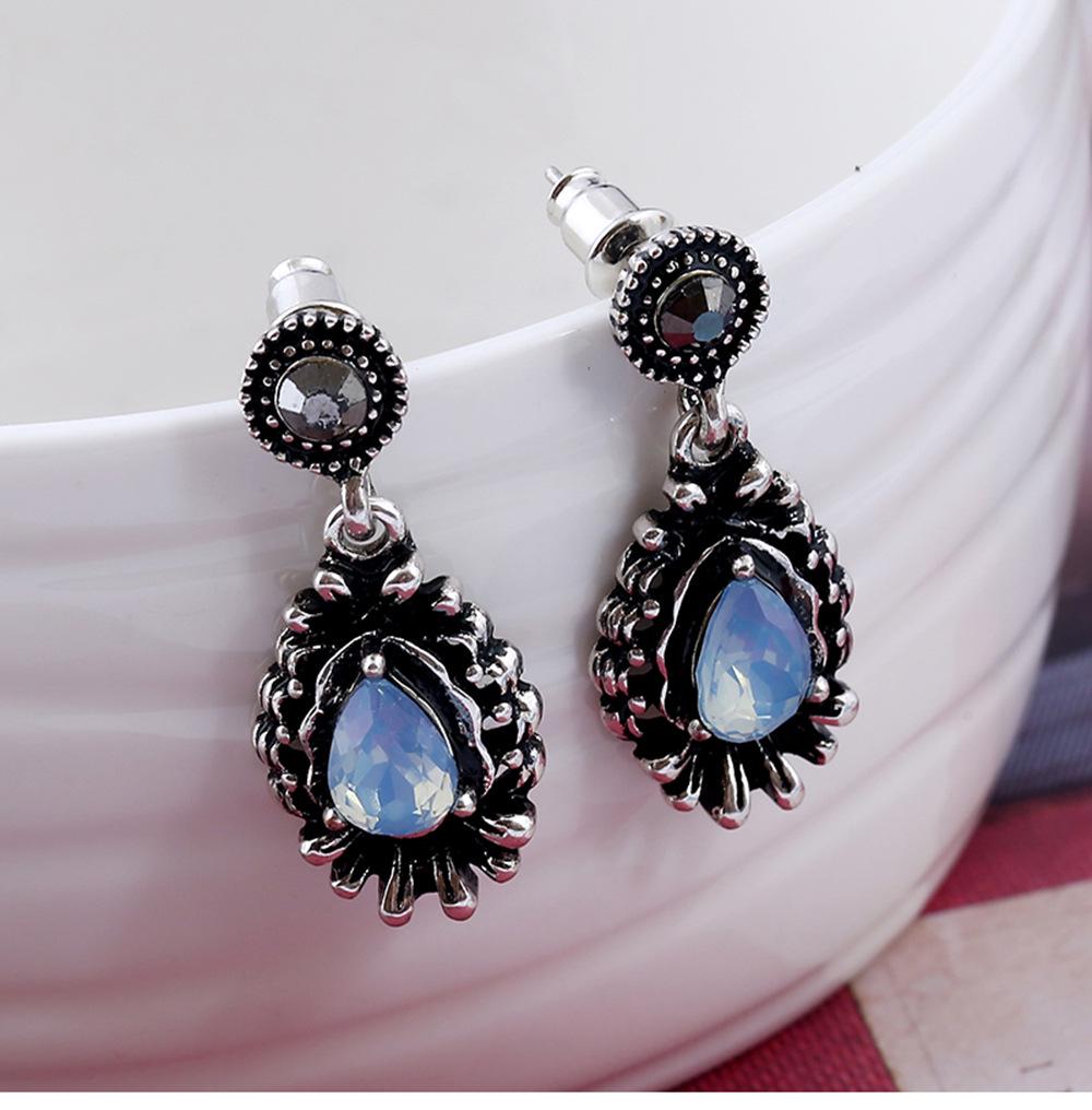 European-American Ethnic Turquoise Water Drop Earrings: Retro, Elegant, and Stylish
