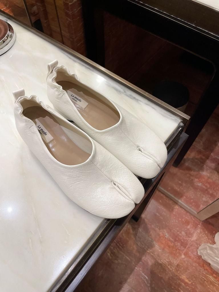 Mote 2025 Vår Sommer Mote Mykt Skinn Delt Tå Dame Pumps Casual Komfortable Lavhælte Tabi Ballerina Sko Dame