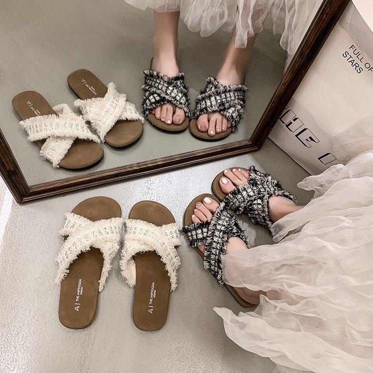 Fairy wind soft-soled cool slippers female summer wear 2025 new Internet celebrity explosion flat-bottomed seaside vacation beach shoes