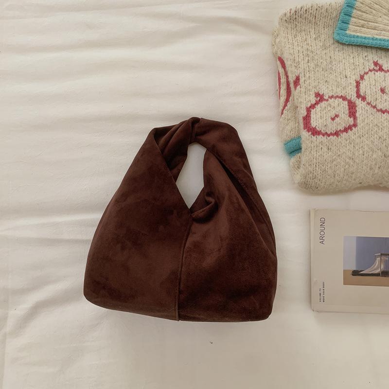 Hand-held Cloud Bag with Pleated Design, Featuring A Sophisticated and Simple Style of Handbag.