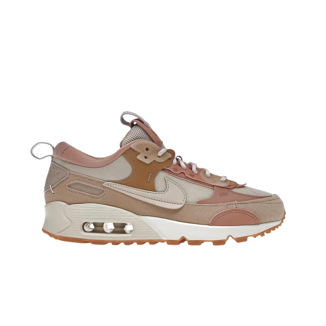 

(в) Nike Air Max 90 Futura Sanddrift Hemp 220