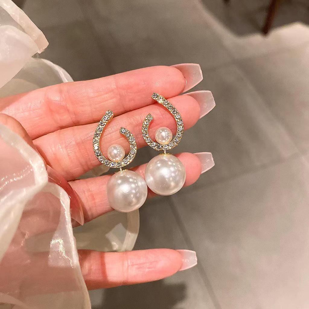 Elegant Imitation Pearl and Diamond-Studded Earrings for Women