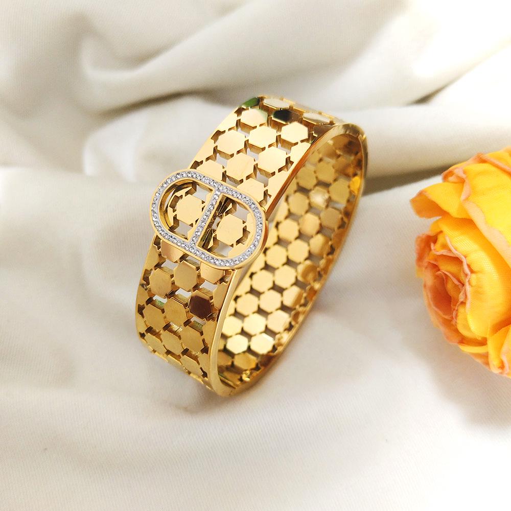 

Женский универсальный браслет из титановой стали - Высококлассный браслет из нержавеющей стали с полным бриллиантом, легкая роскошь и вакуумное покрытие, не выцветающее.