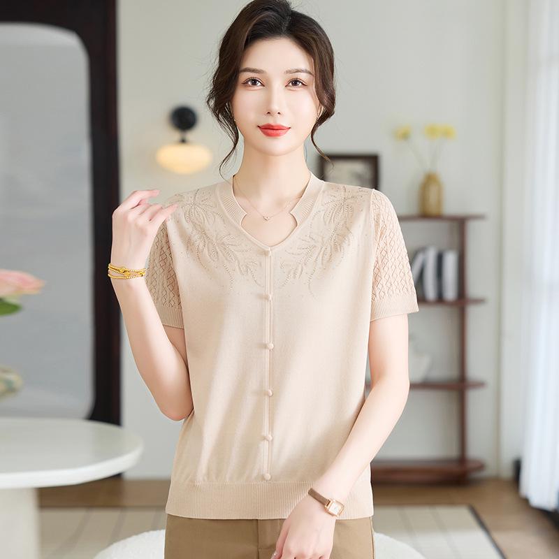 Mom's Chic Summer Knit Top with Frog Buttons - Youthful Short-Sleeved T-Shirt for Middle-Aged and Elderly Women