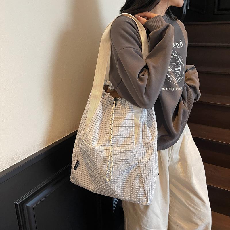 Leisure commuting large-capacity nylon cloth bag women's new trendy simple shoulder oblique span bag tote bag drawstring