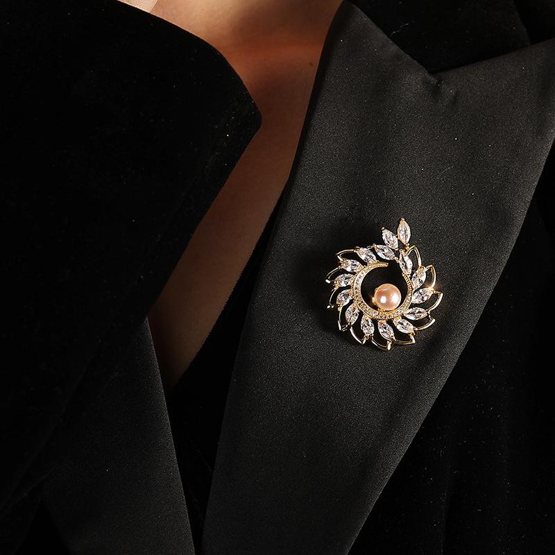Bo Xin Yun Luxury Zircon Leaf Brooch with Freshwater Pearl – Elegant Fashion Coat Pin Corsage Gift