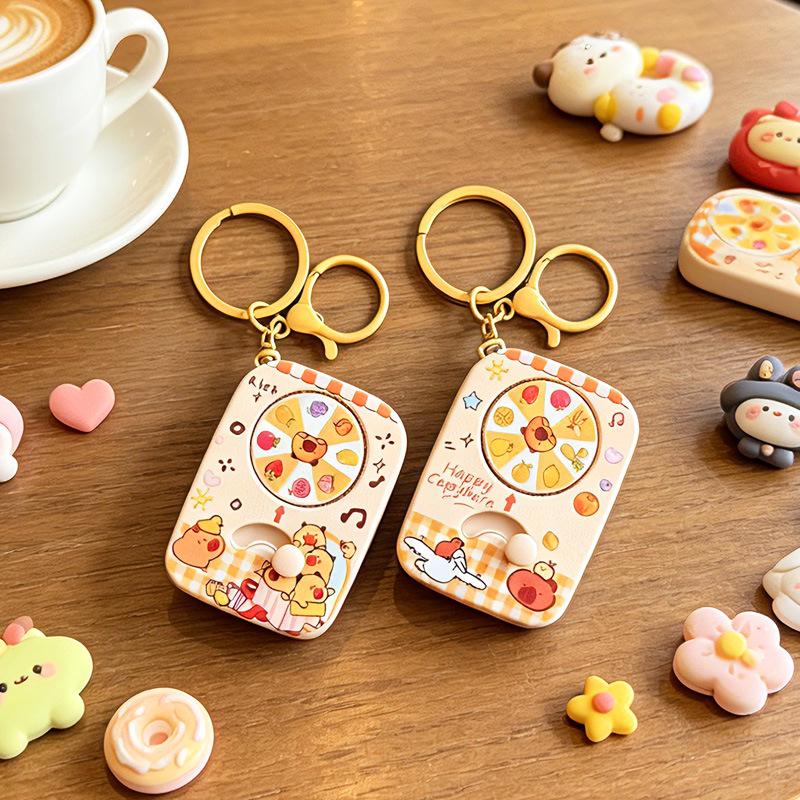 Capybara Rotating Keychain Pendant - Fun Cartoon Decompression Toy for Kids, Backpack Ornament, Small Gift