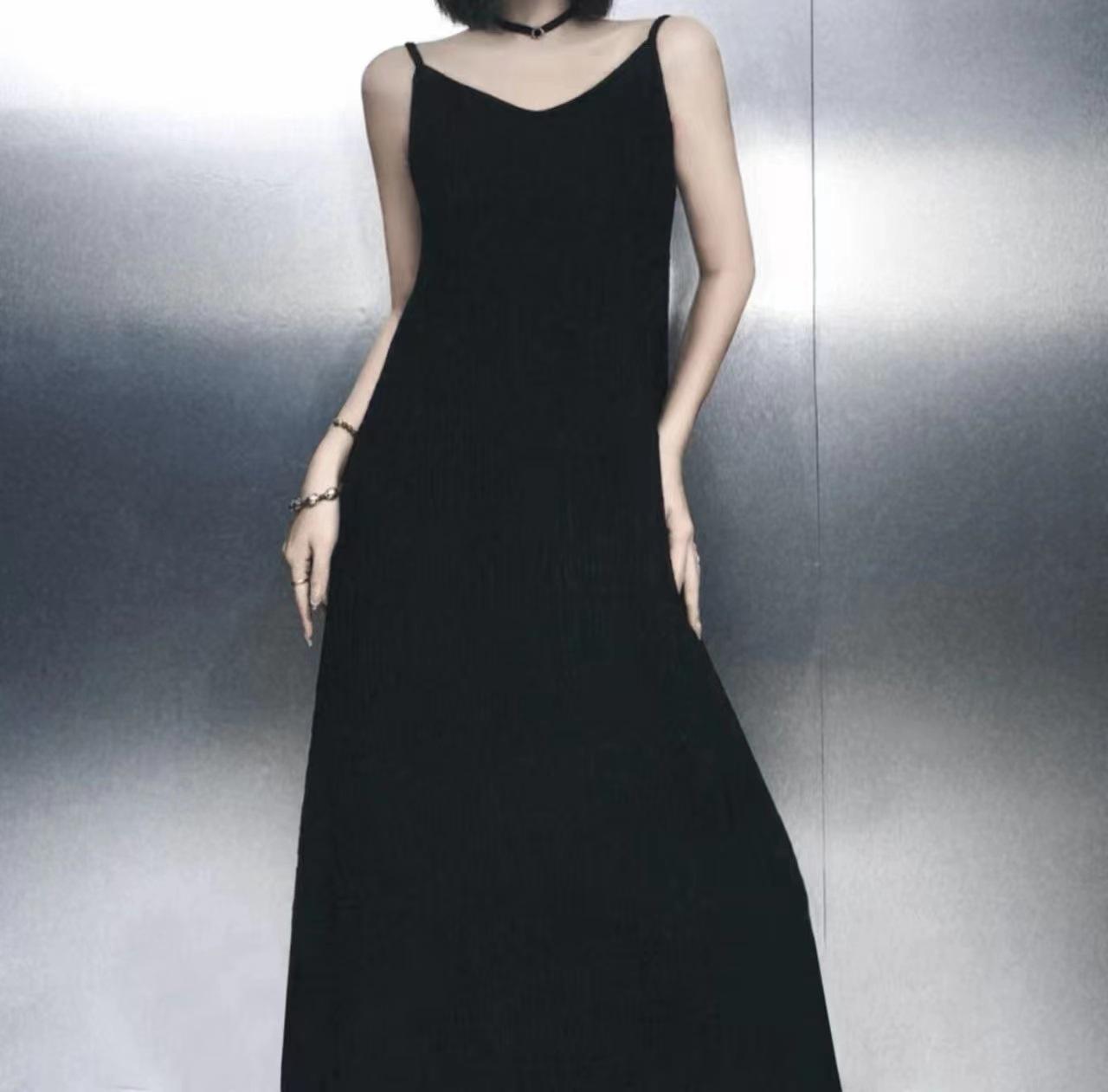 

Весна 2025 Женская плиссированная юбка на подтяжках: Элегантное, легкое, роскошное, однотонное, облегающее платье во французском стиле. XL (65-70 kg) чёрный