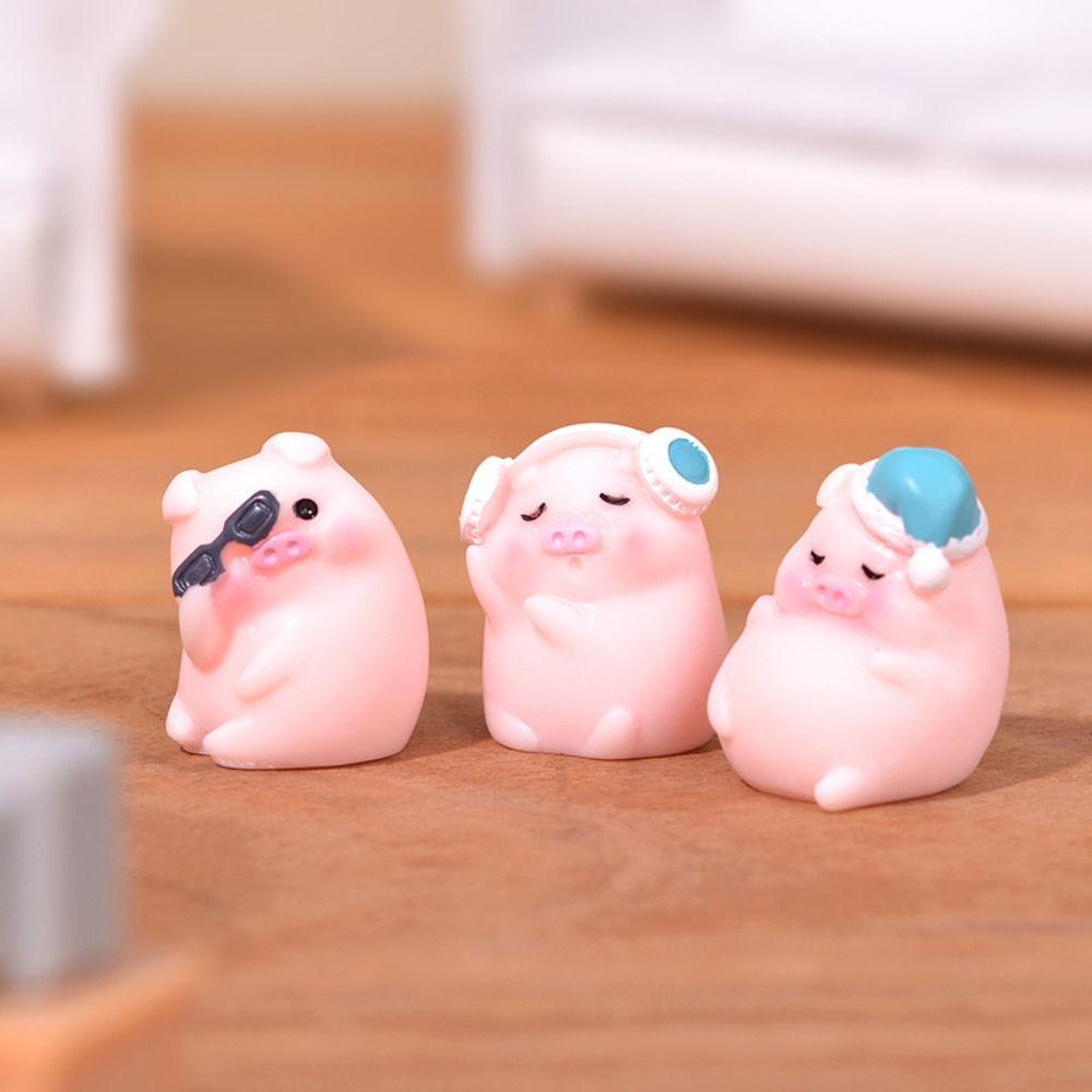 Miniatures Animal Cartoon Piggy Car Ornaments Cartoon Pink Pig Resin Ornaments  Ornaments Gift