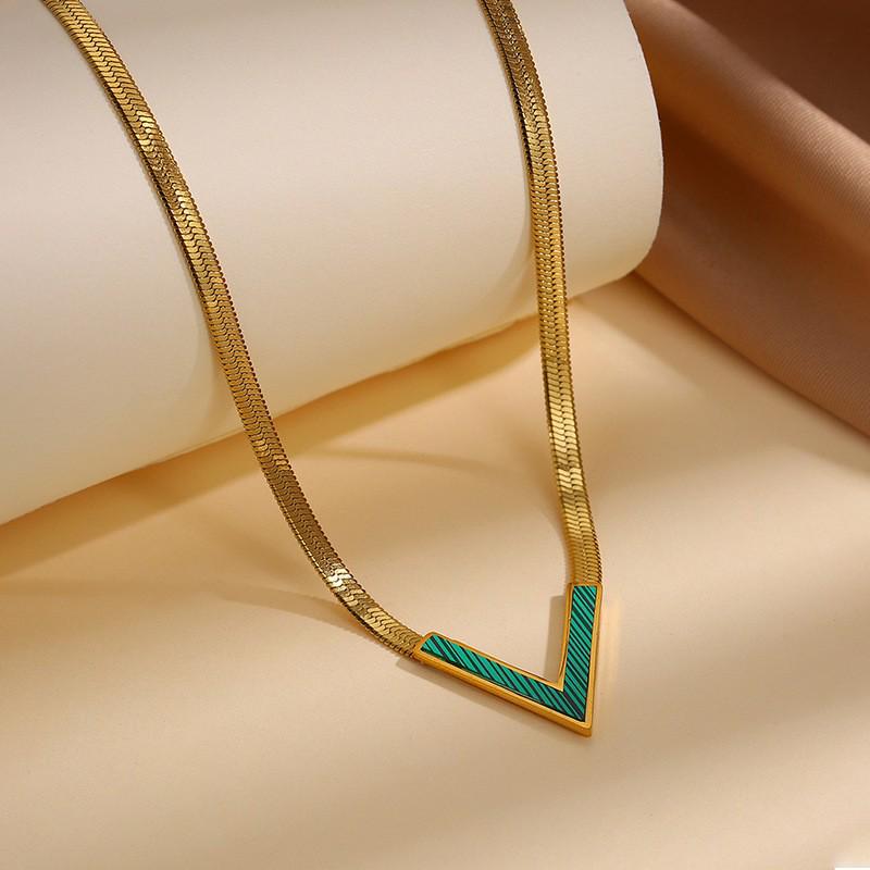 V-Shaped Titanium Steel Necklace: Light Luxury European & American Fashion, Non-Fading High-End Jewelry for Women.