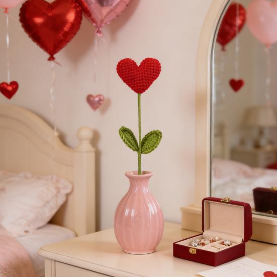 Virkat Hjärta Pinnar Handgjord Stickad Röd Hjärta Bukett med Gröna Blad Alla Hjärtans Dag Vasfyllning för Bordscenterpiece Heminredning