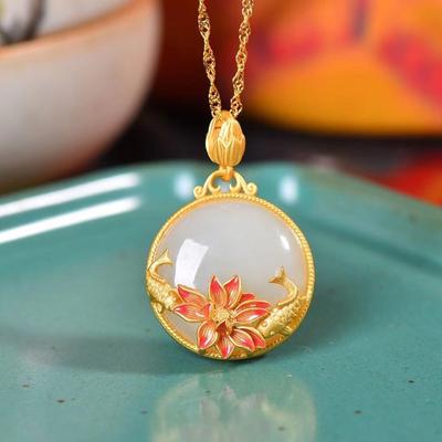 Balık şeklindeki lotus çiçeği doğal Hetian yeşim kolye Çin tarzı antik altın zanaat yuvarlak kolye takı kadınlar için