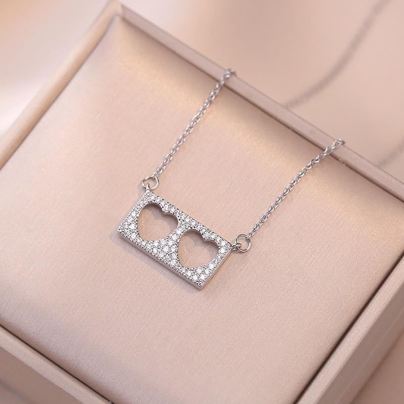 Women's Fashion Heart Pendant Necklace - Elegant, Simple Design, Versatile Clavicle Chain Jewelry