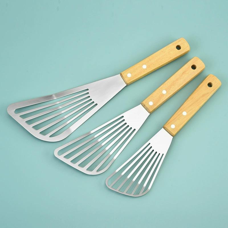 1PC Wooden Handle Non-slip Stainless Steel Kitchen Frying Spatula Cookware Frying Fish Spatula Frying Shovel Leaky Shovel