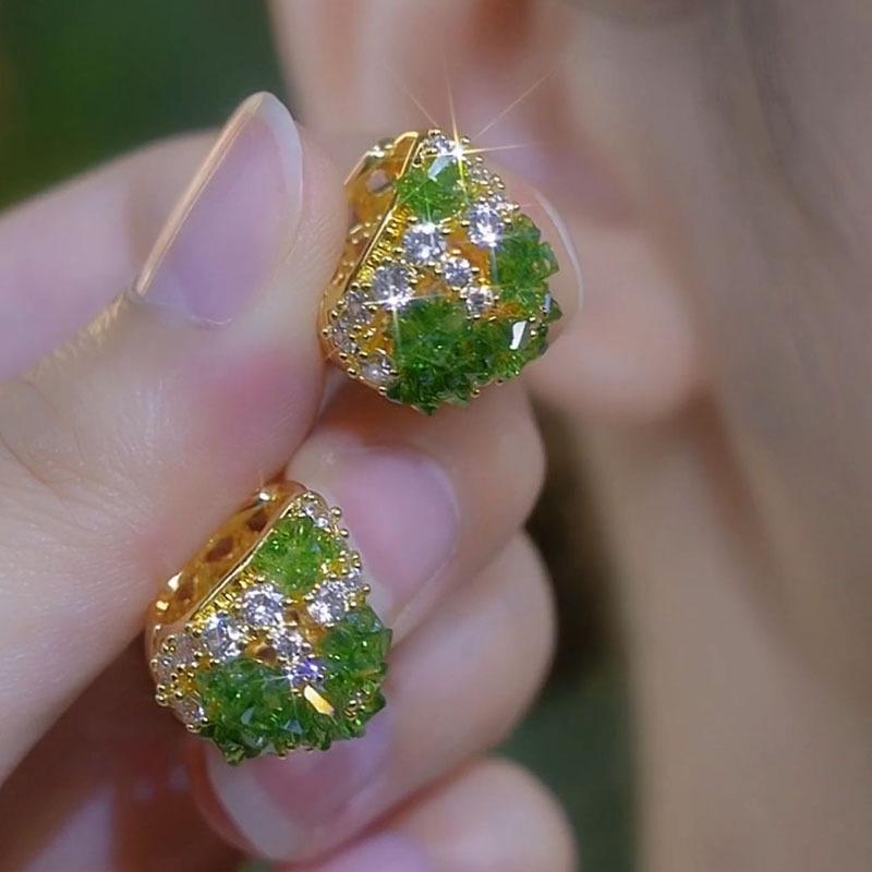 

2024 Зеленые бриллиантовые серьги-каффы в виде цветочной корзины: Трендовые летние серьги для уникального стиля