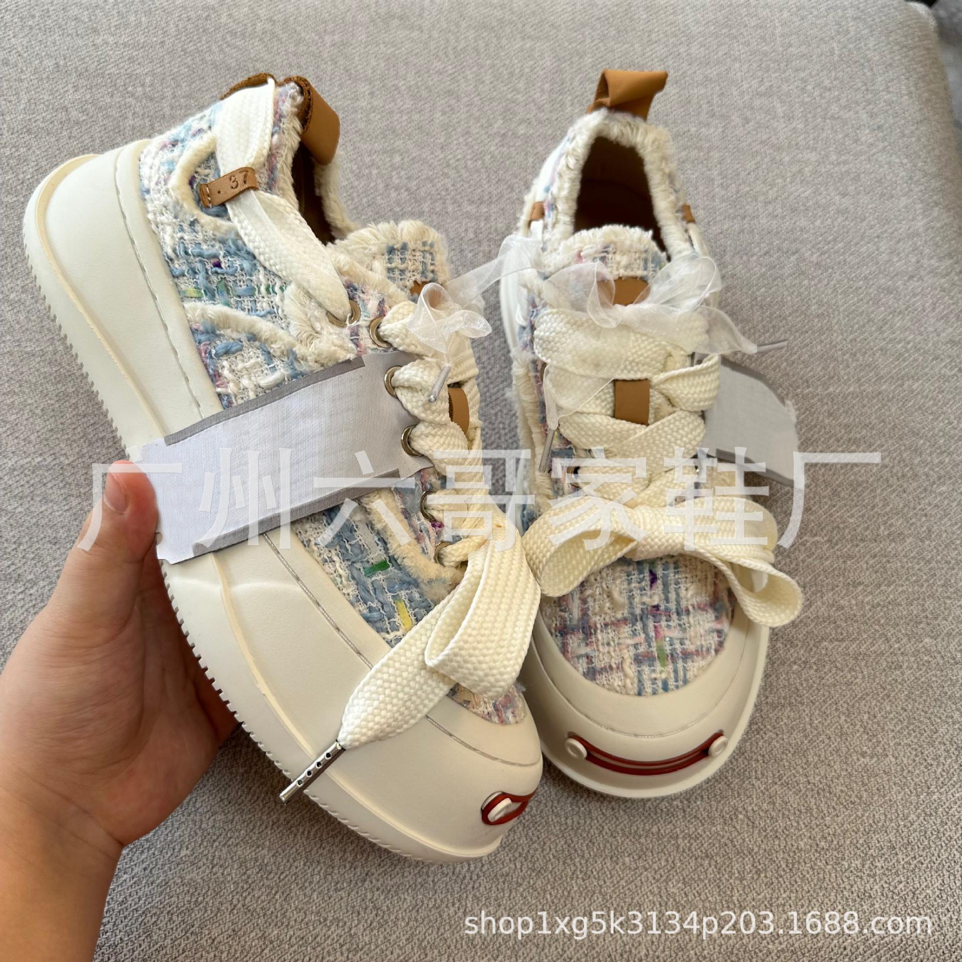 

Tan Jianji opened his mouth to laugh in the autumn of 2024, the new thick-soled lace big head 2.0 bow canvas shoes for women 44