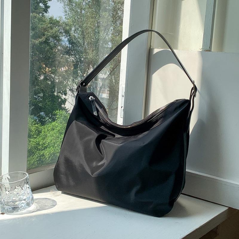 New Shoulder Bag Large Capacity Niche Design Sense College Student Tote Bag Class Commute Leisure Nylon Bag