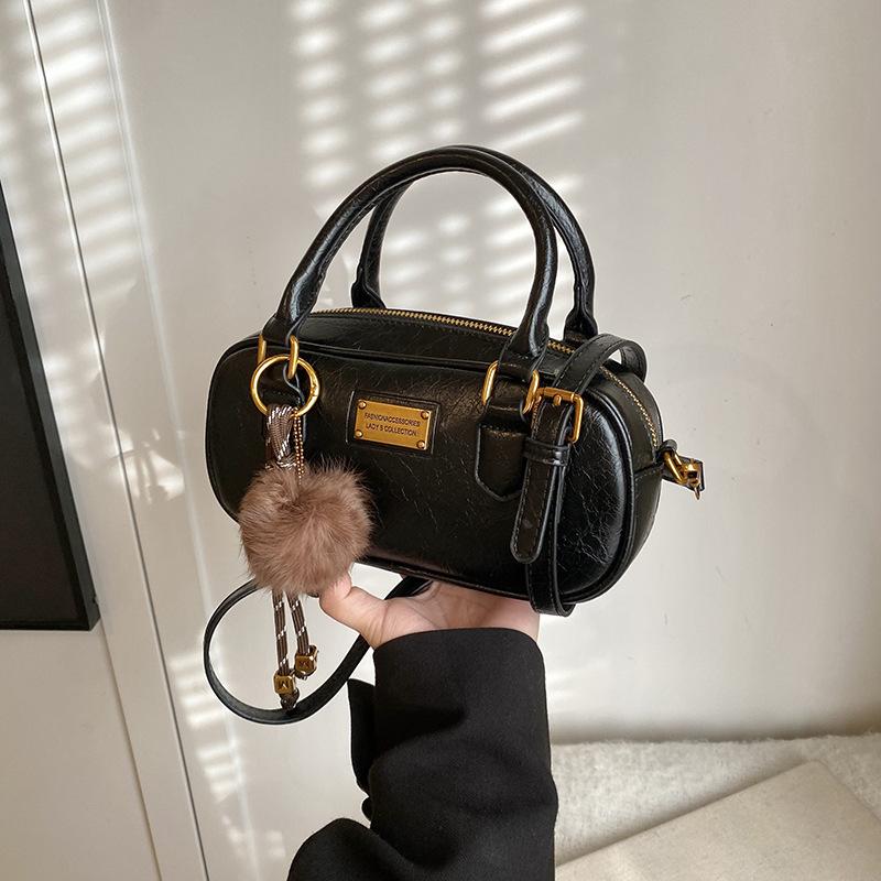 Small Bag Women's Autumn and Winter New Versatile Retro Shoulder Messenger Bag Fashionable Portable Pillow Bag