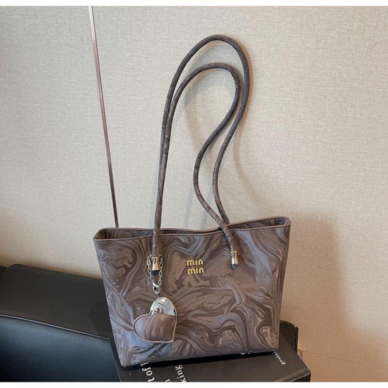 

Premium textured bag women s large-capacity new autumn and winter versatile simple shoulder bag commuter tote bag серый