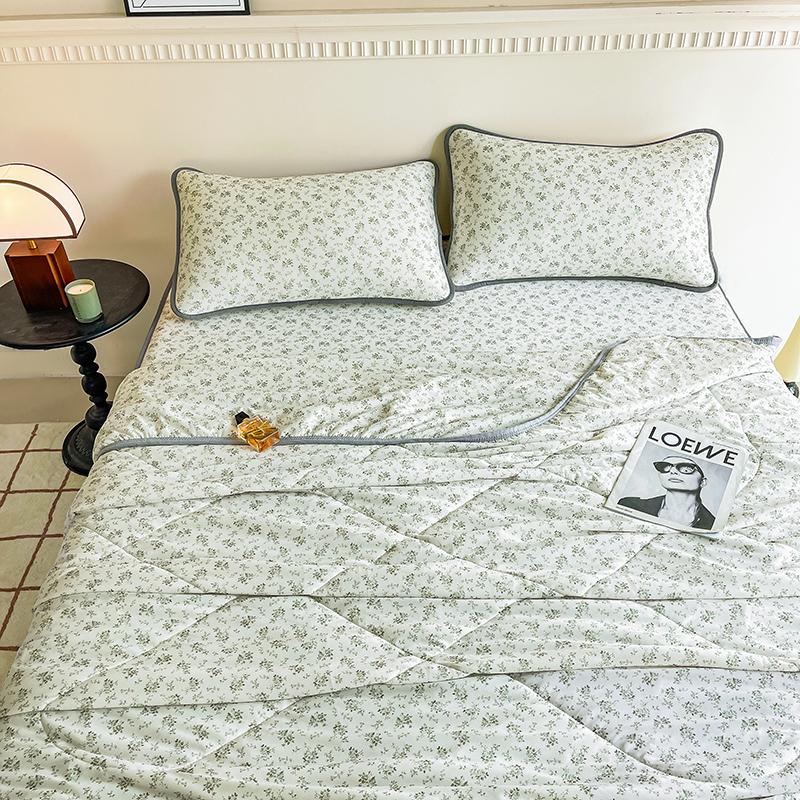 Elegant Blue Flowers Summer Cooling Quilt Floral Style Air Conditioner Quilted Quilt Skin-friendly Thin Blanket Machine Washable
