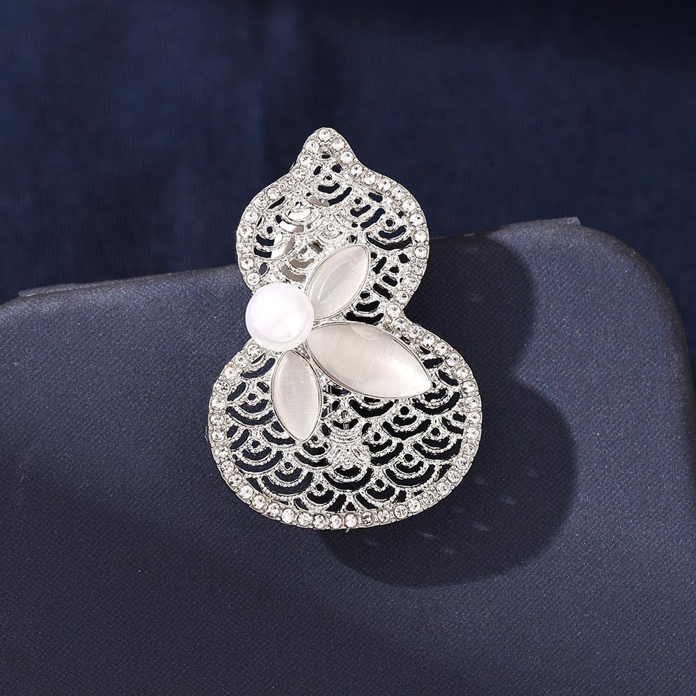 Hollow gourd brooch light luxury versatile high sense niche new corsage pin jewelry women's accessories