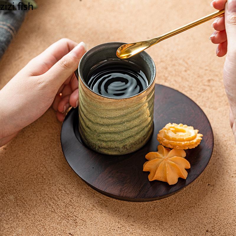 Retro-Kiln-Änderungen Keramikbecher Walnussholzteller Nachmittagstee-Brühbecher Milchbecher Getränkebecher Haushaltsteetassen Wassertassen