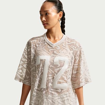 Nike T Shirts Women s Moderate Straight Fit M