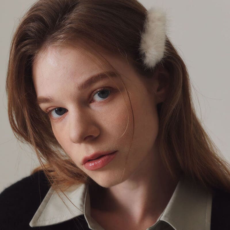 

prevoir MINK HAIR CLIP [IVORY/GRAY/BLACK] BLACK